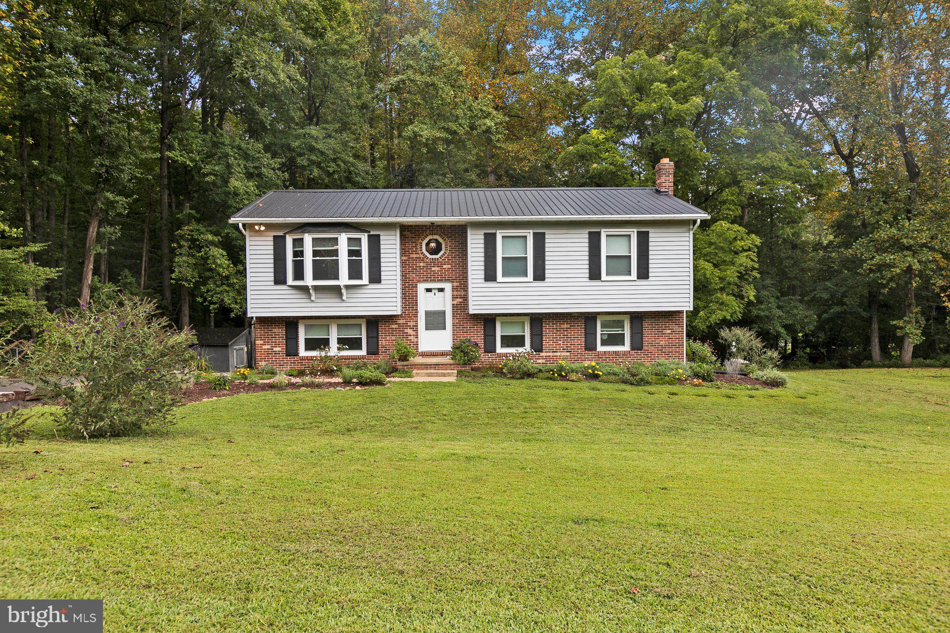 COUNTRY LAKES - Residential