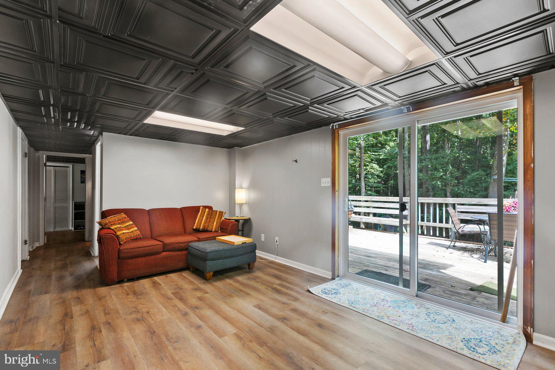 COUNTRY LAKES - Residential