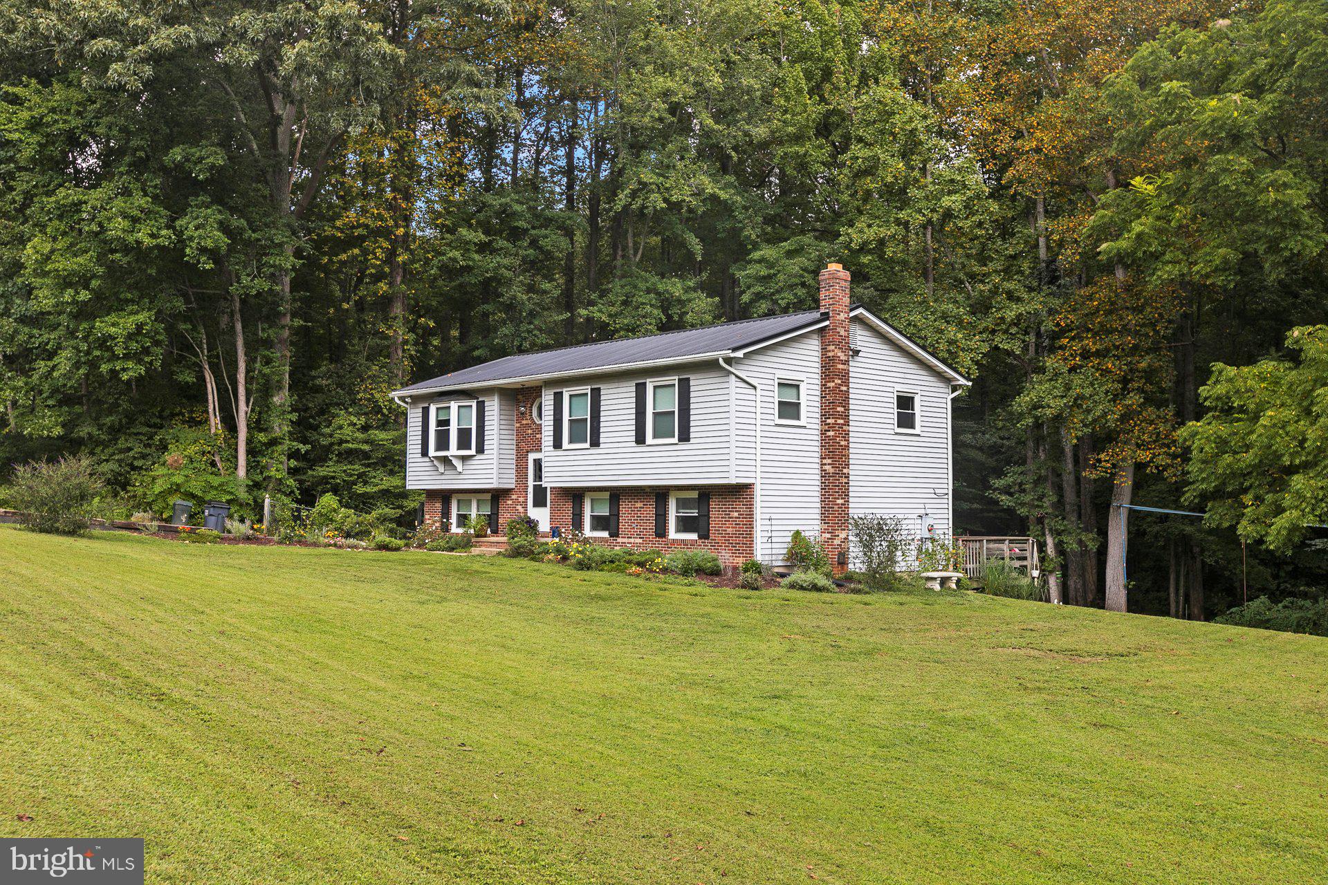 COUNTRY LAKES - Residential