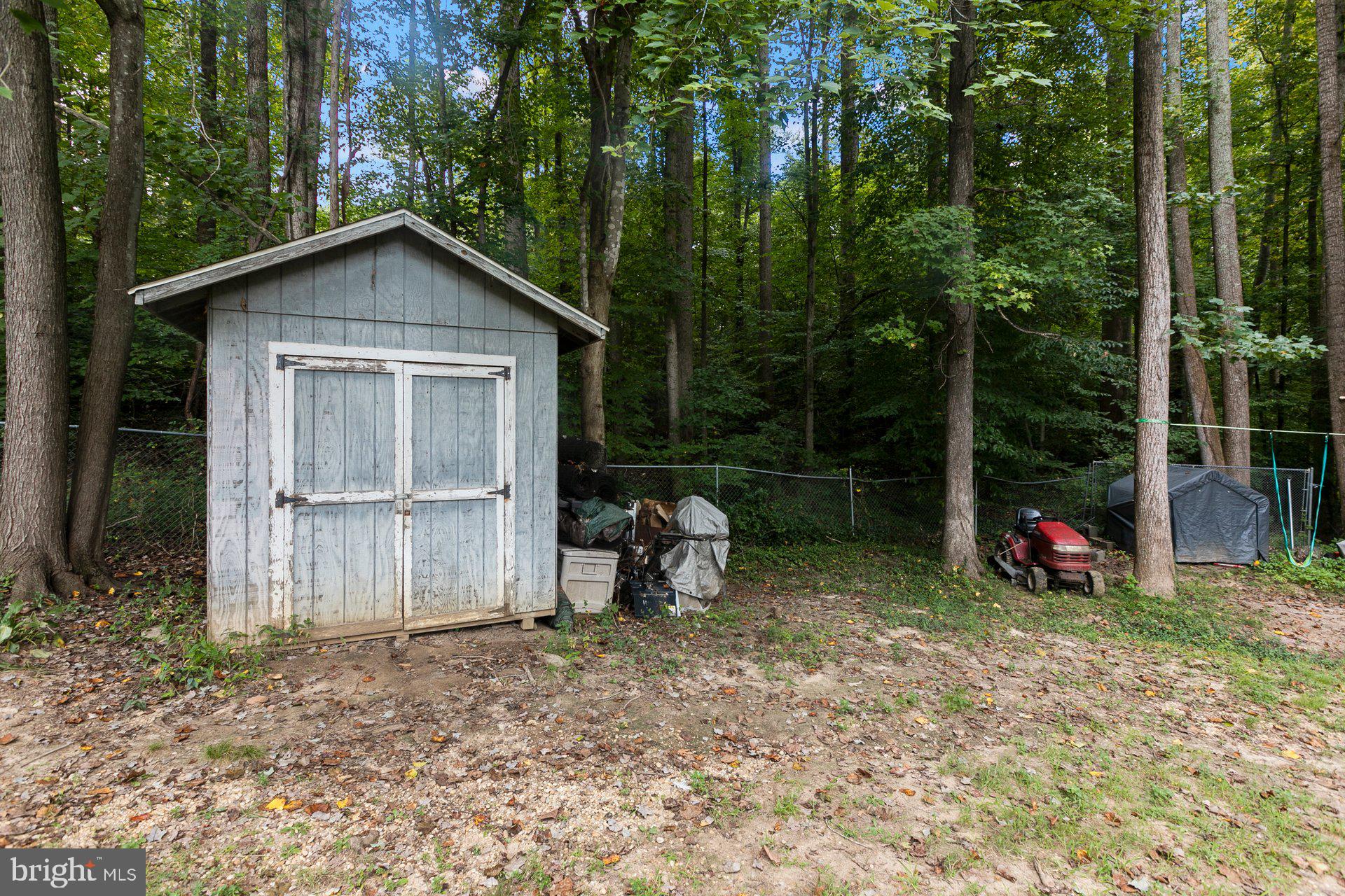 COUNTRY LAKES - Residential