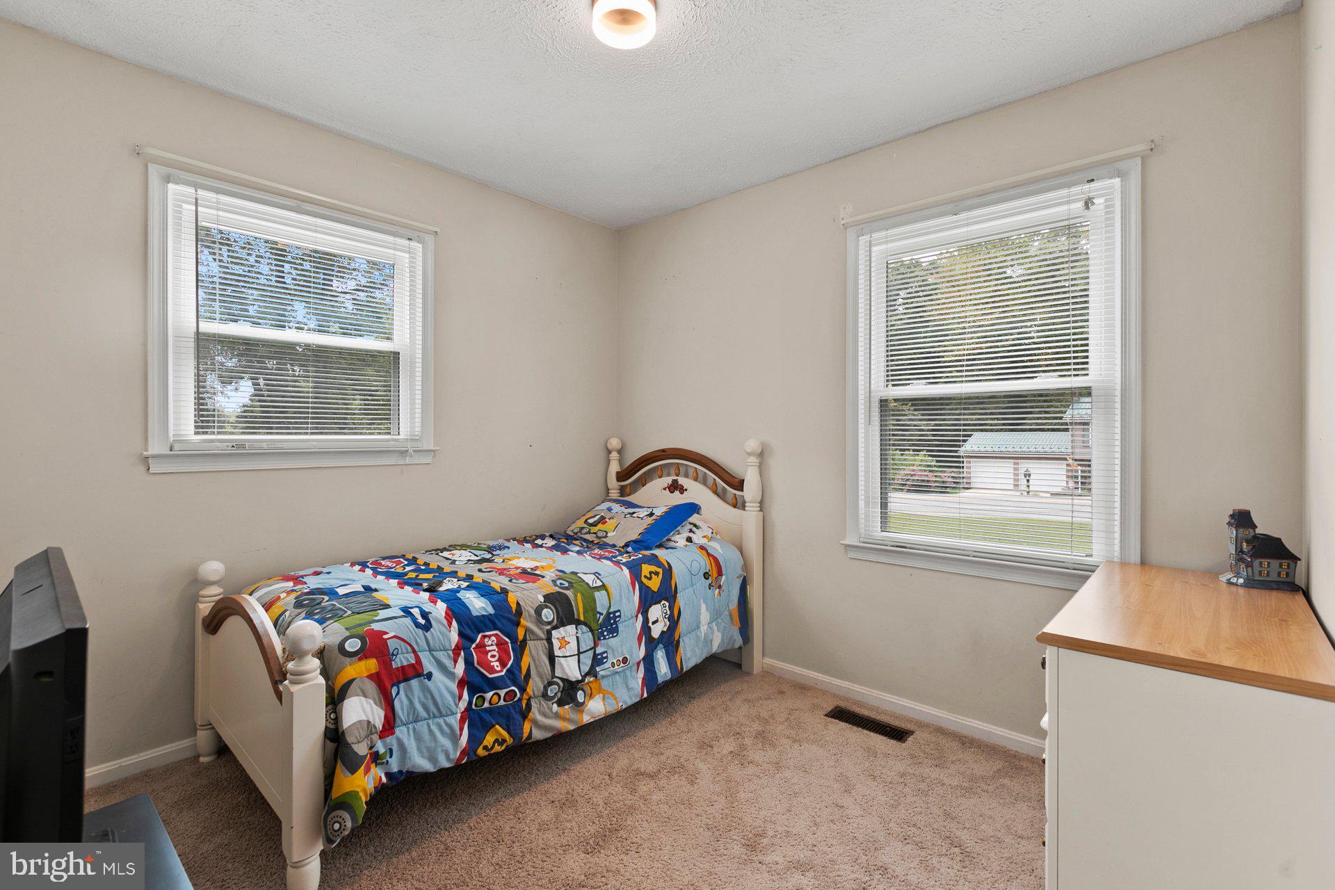 COUNTRY LAKES - Residential