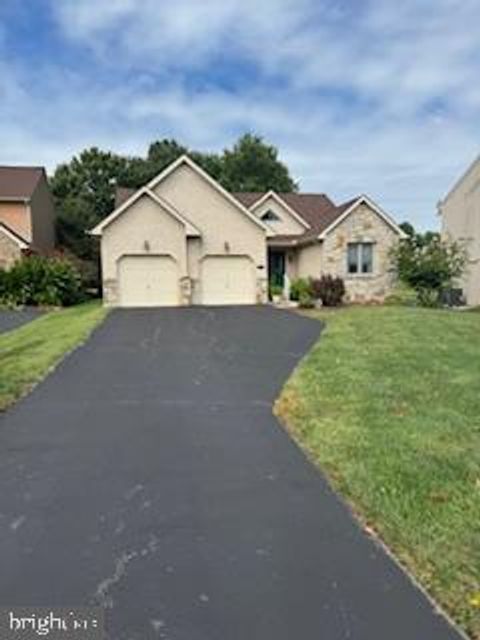 Photo of 302 Pheasant Vale, MIDDLETOWN, DE 19709 (MLS # DENC2089654)