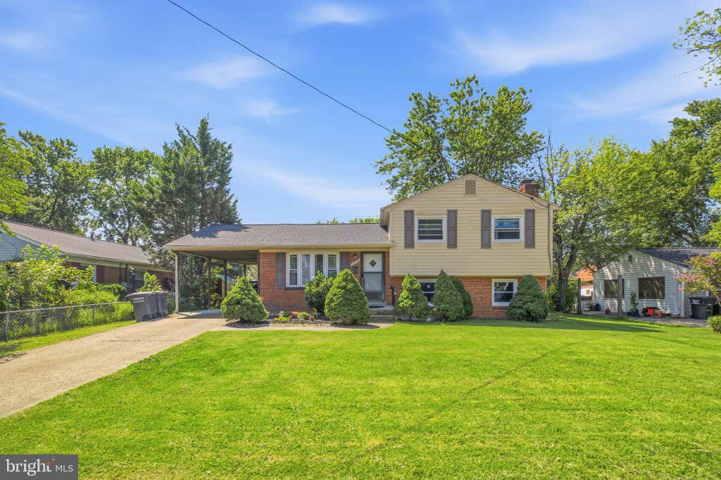 Photo of 10109 Lomond Drive, MANASSAS, VA 20109 (MLS # VAPW2126484)