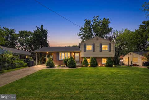 Photo of 10109 Lomond Drive, MANASSAS, VA 20109 (MLS # VAPW2126484)