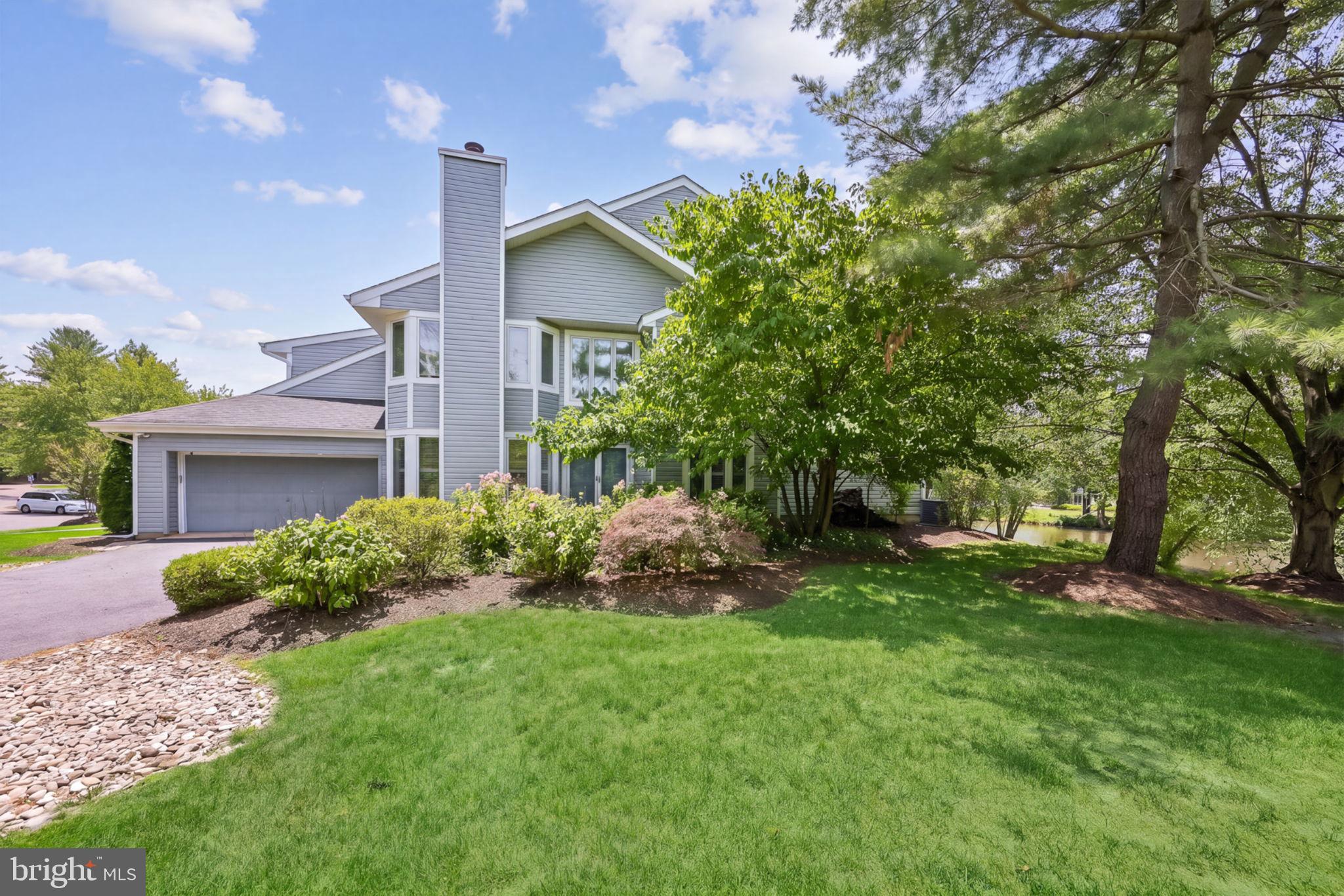 704 SUNSHINE LAKES DRIVE