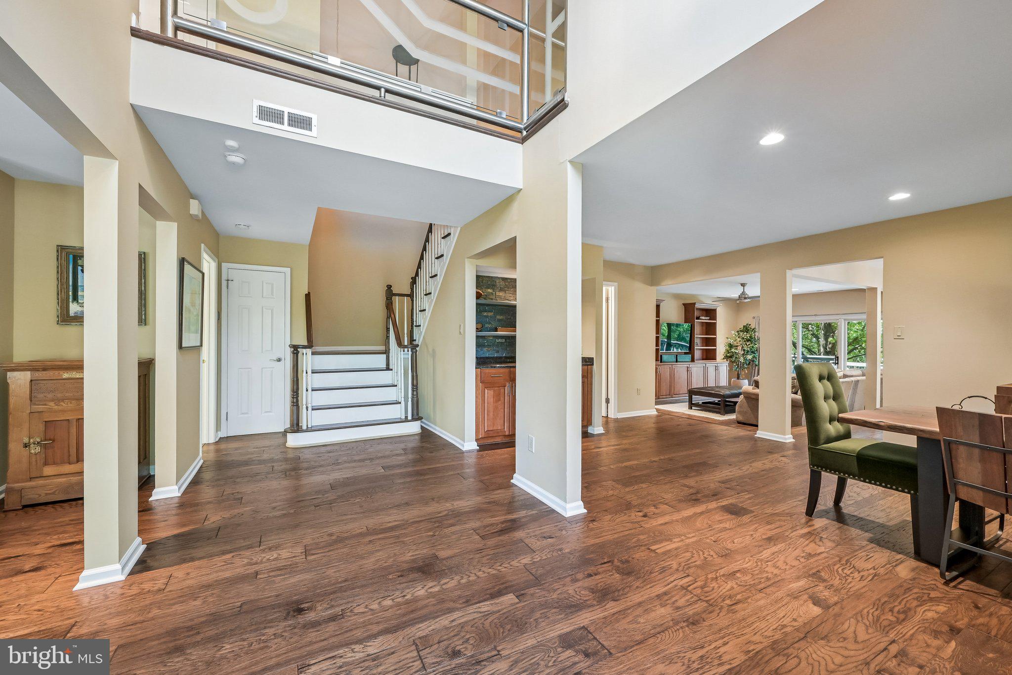 704 SUNSHINE LAKES DRIVE