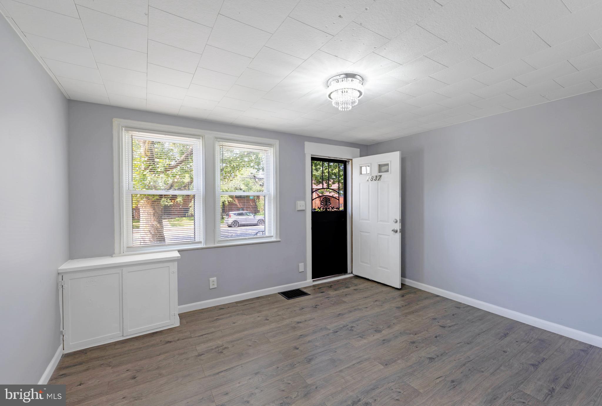 2837 ROUND ROAD