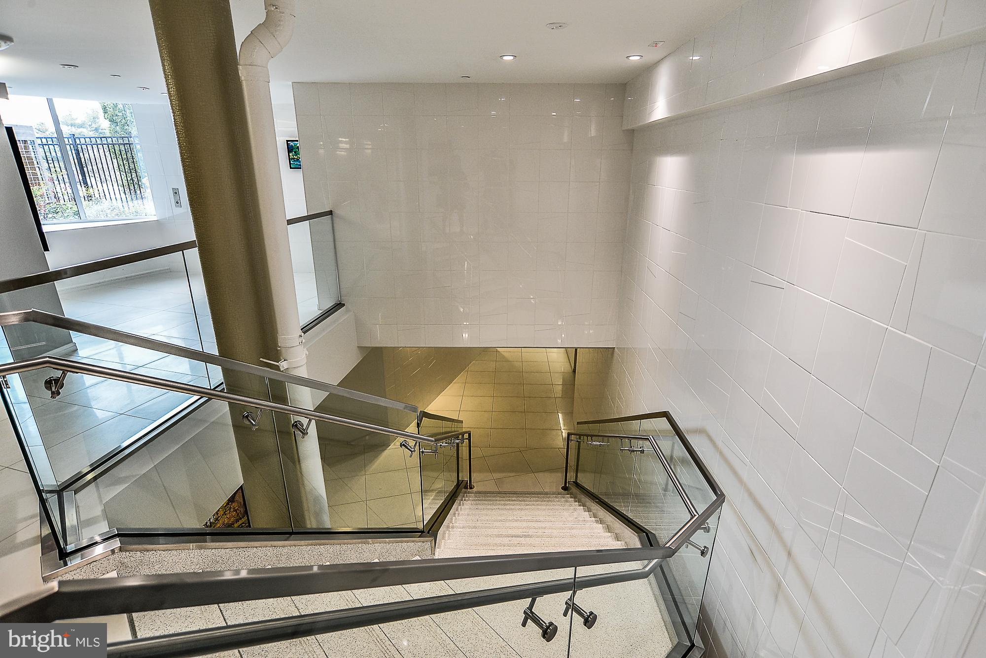 ROTONDA - Residential Lease