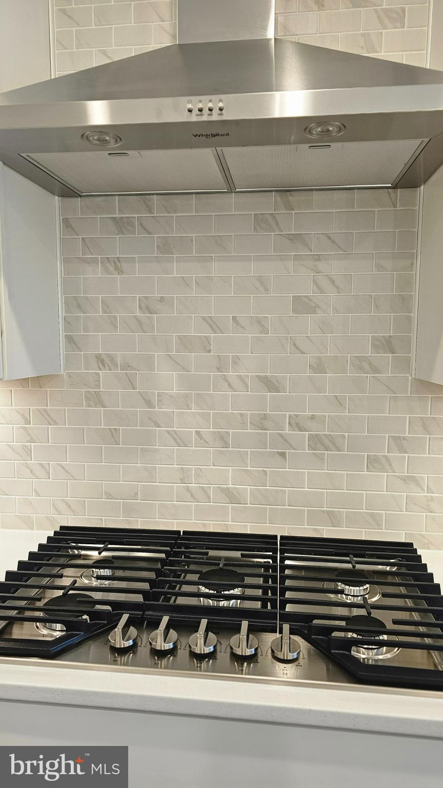 FARMSTEAD DISTRICT - Residential Lease