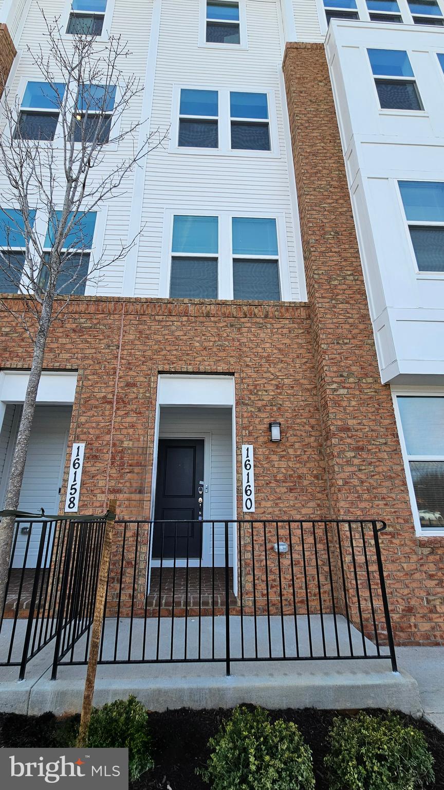 FARMSTEAD DISTRICT - Residential Lease