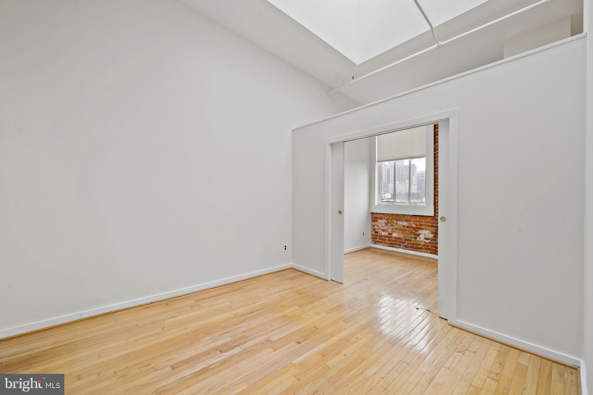 CHINATOWN - Residential Lease