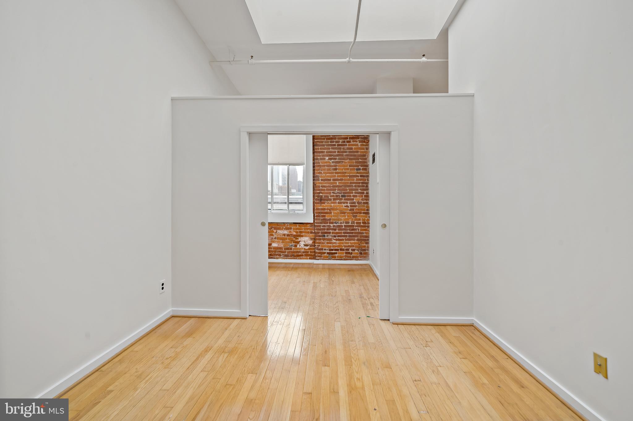 CHINATOWN - Residential Lease