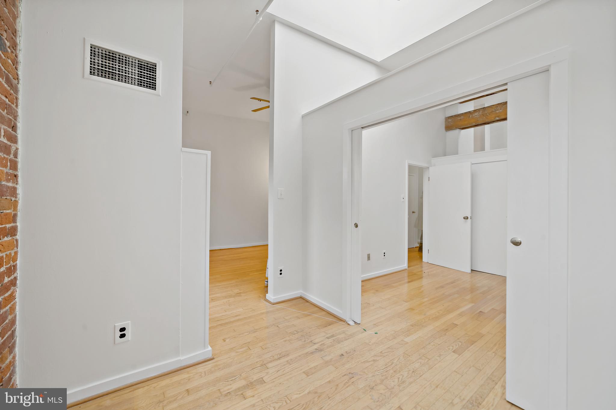 CHINATOWN - Residential Lease