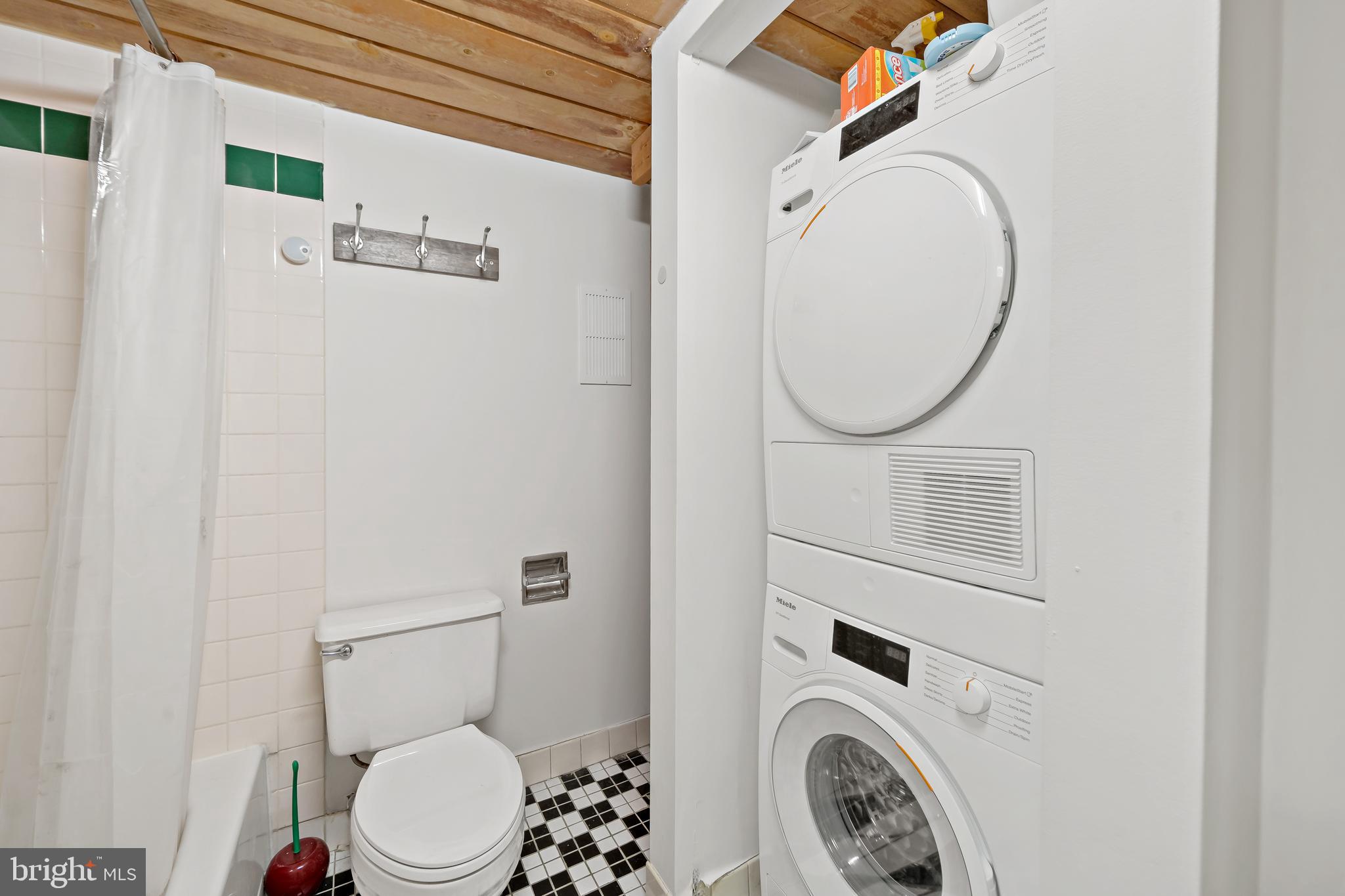 CHINATOWN - Residential Lease