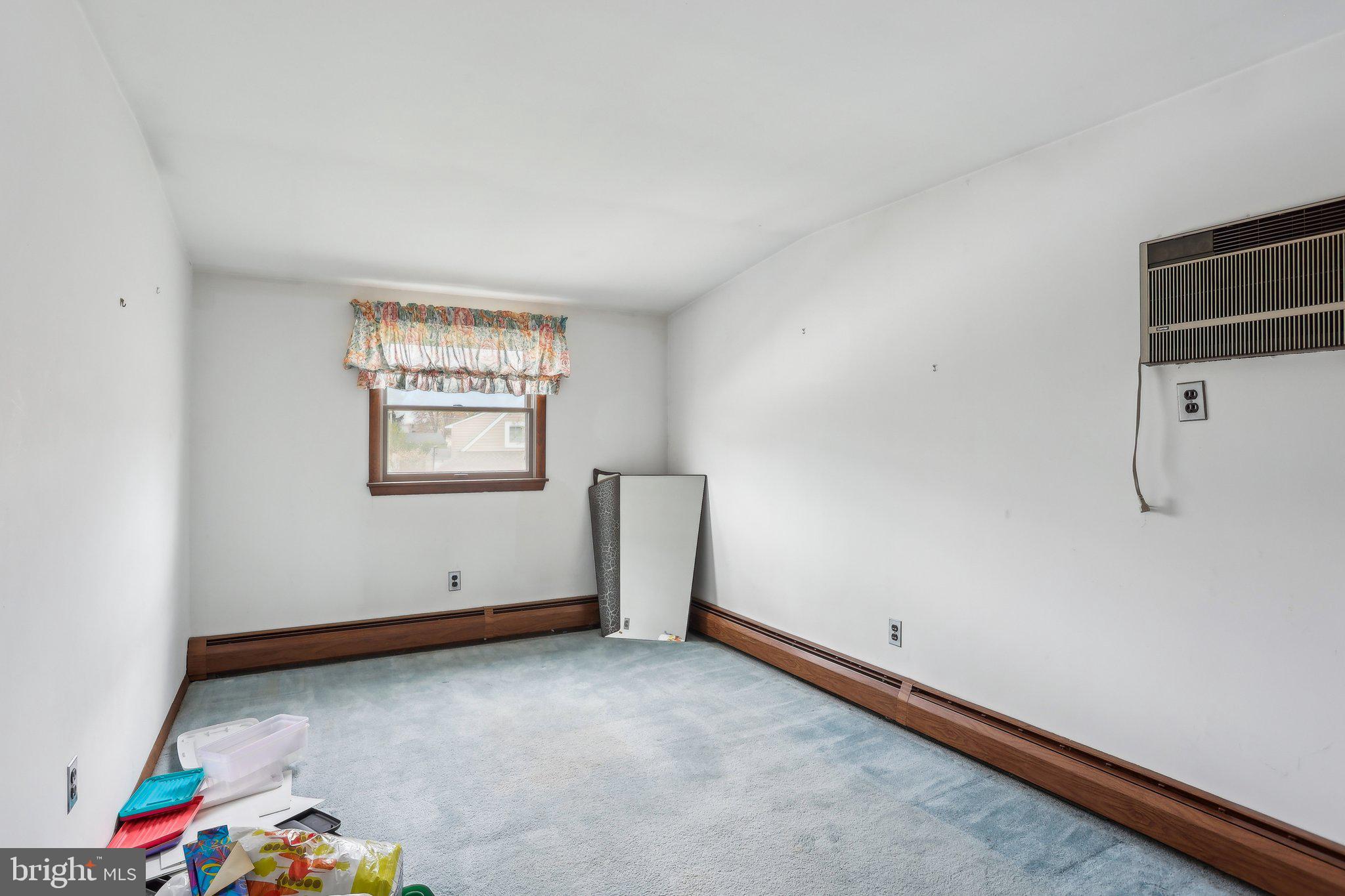 TWIN OAKS - Residential