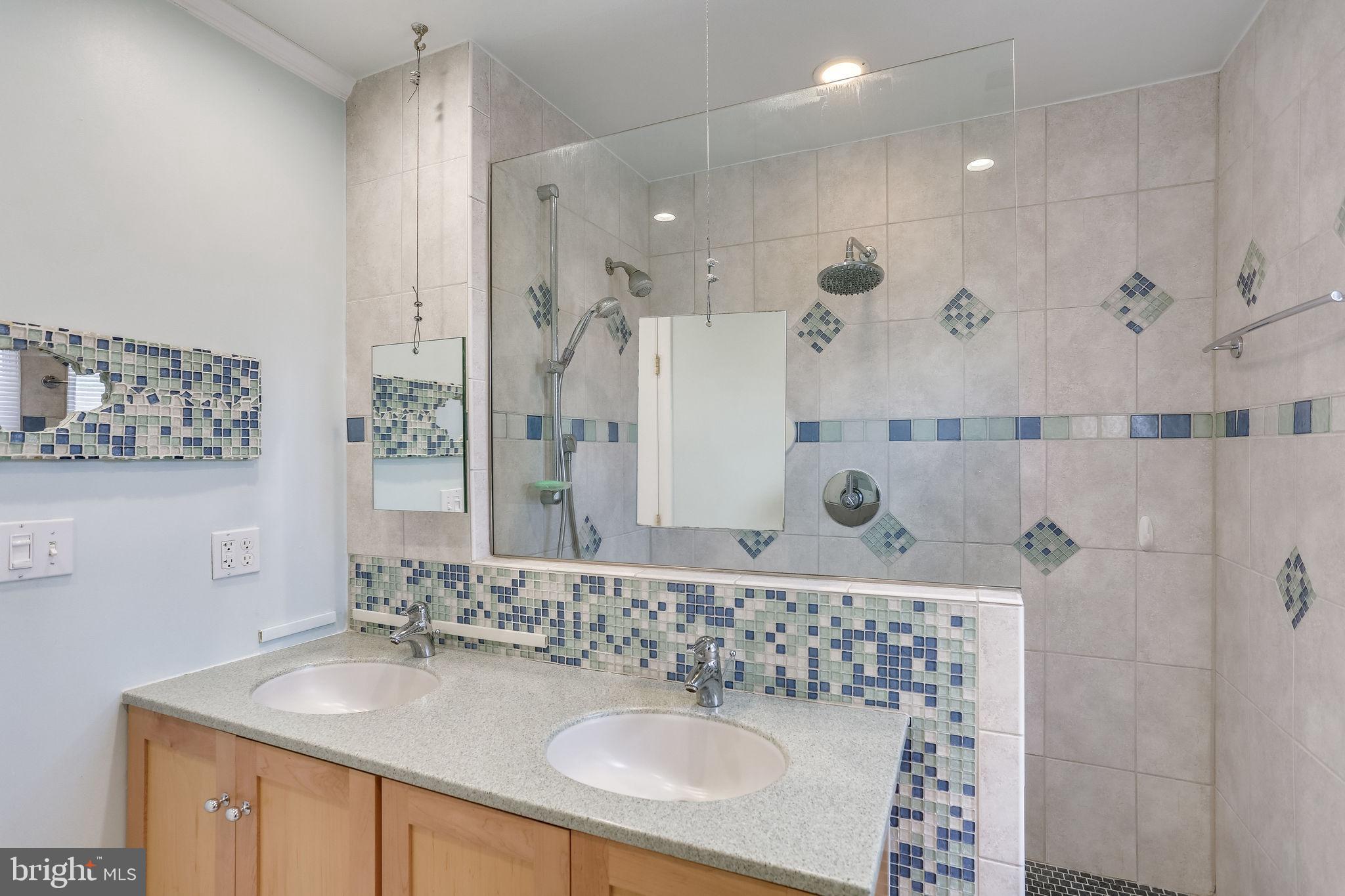 NORTON SQUARE - Residential