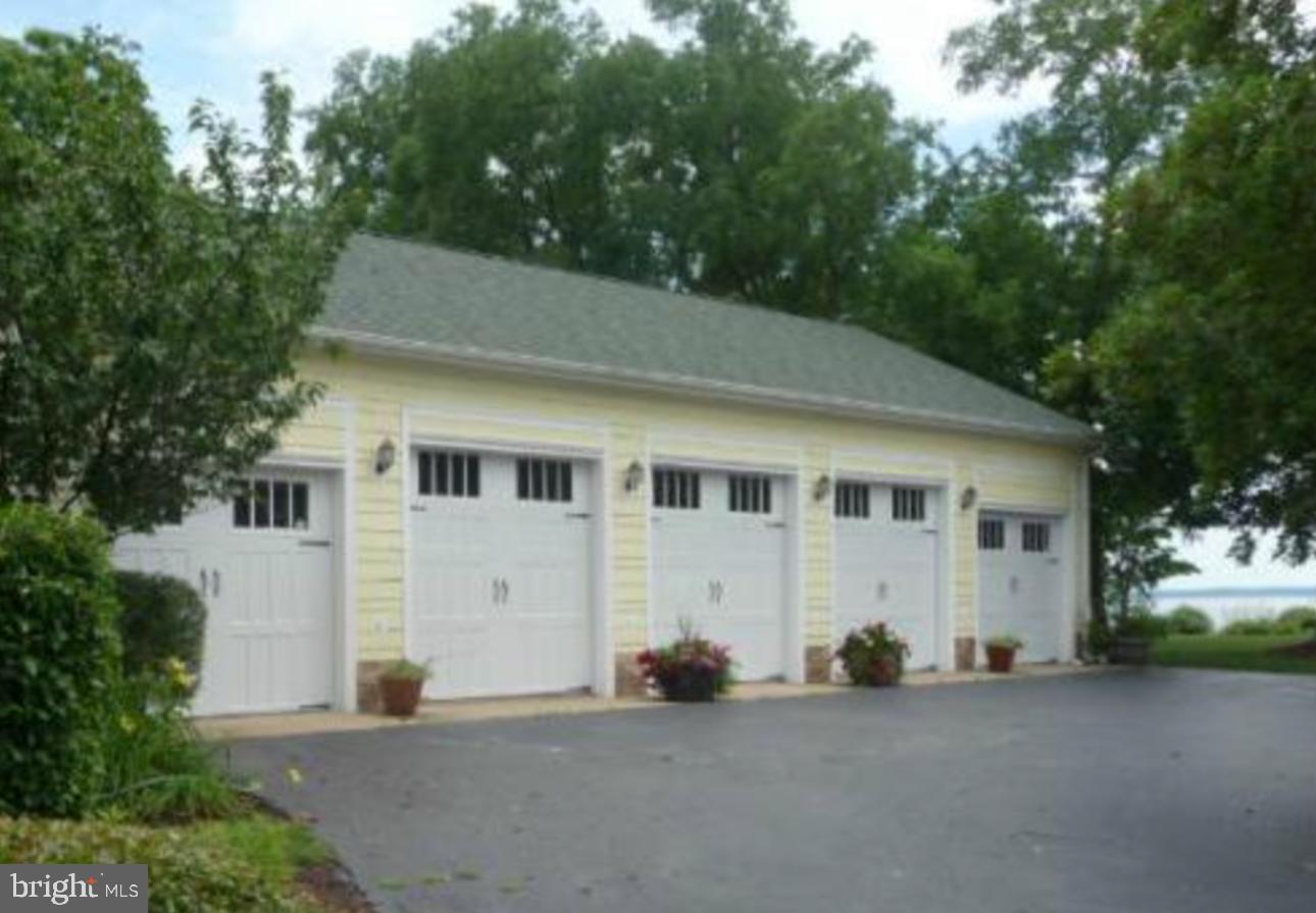 LANDINGS AT PINEY POINT - Land