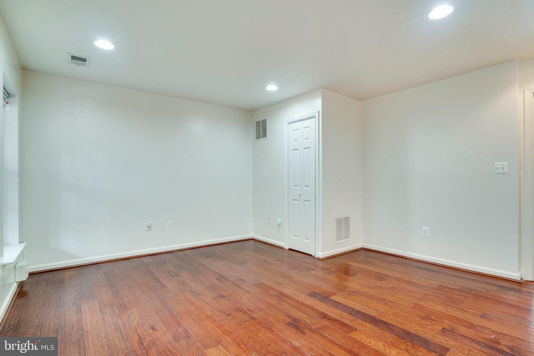 SKYVIEW PARK - Residential Lease