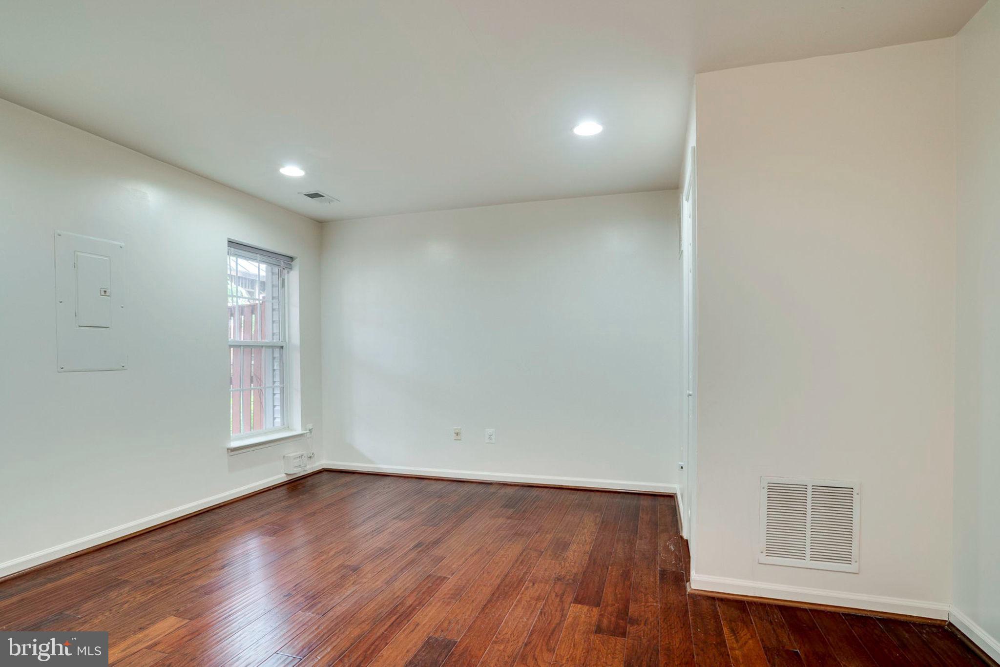 SKYVIEW PARK - Residential Lease