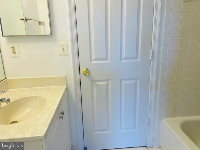 DECOVERLY - Residential Lease