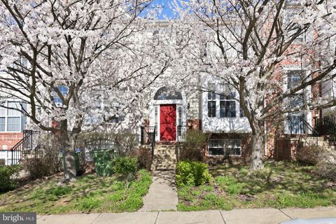 Townhouse For Sale - 15507 Banjo Court<br/> Prince William County, WOODBRIDGE, VA 22193