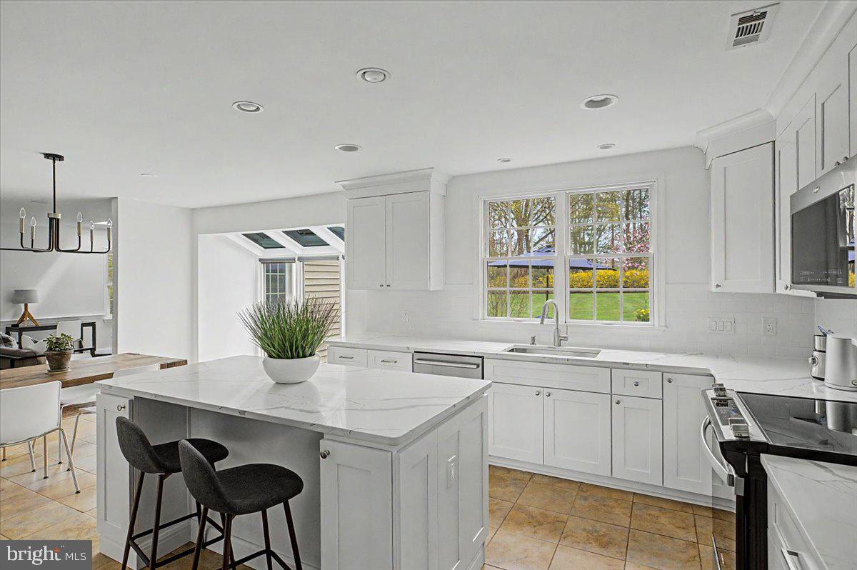 COTTAGEVILLE - Residential