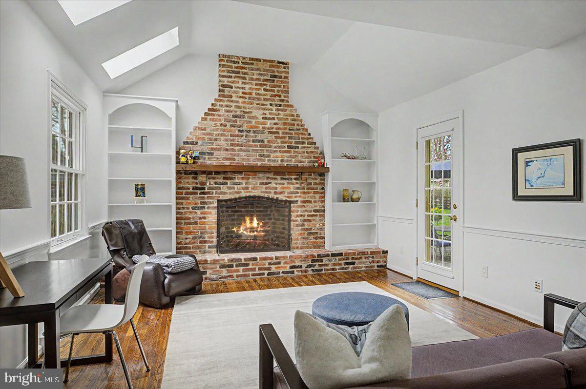 COTTAGEVILLE - Residential