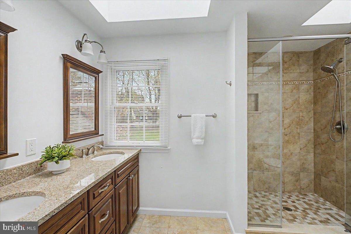 COTTAGEVILLE - Residential