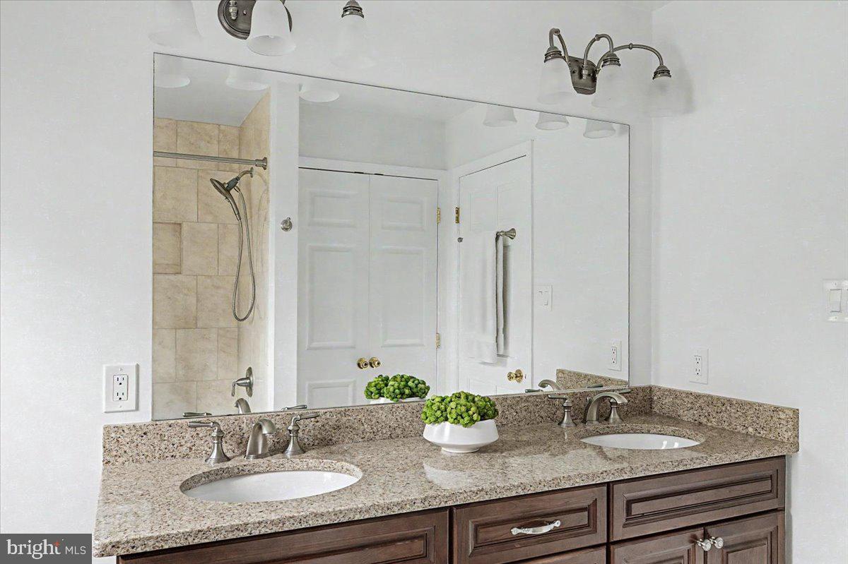 COTTAGEVILLE - Residential