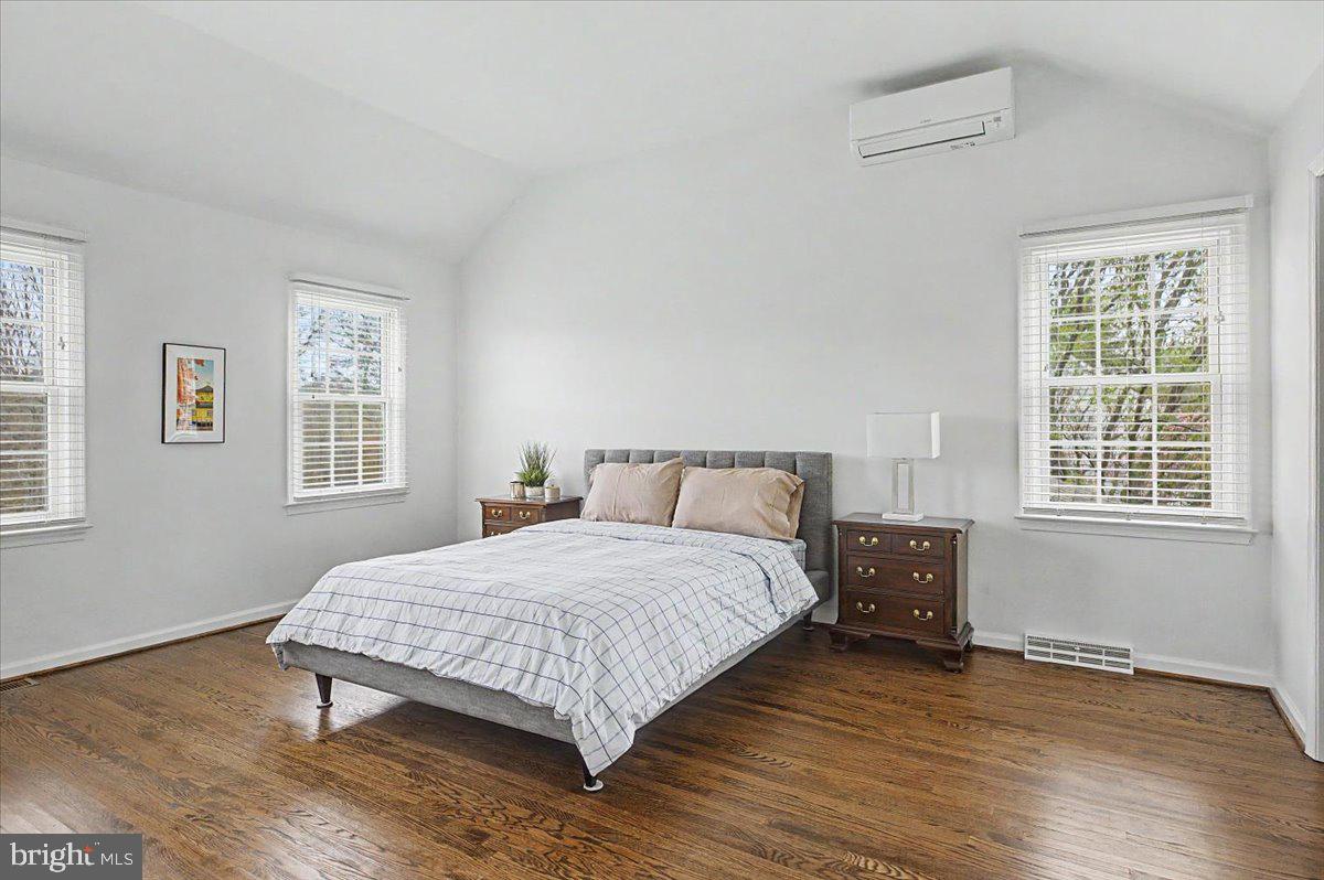 COTTAGEVILLE - Residential