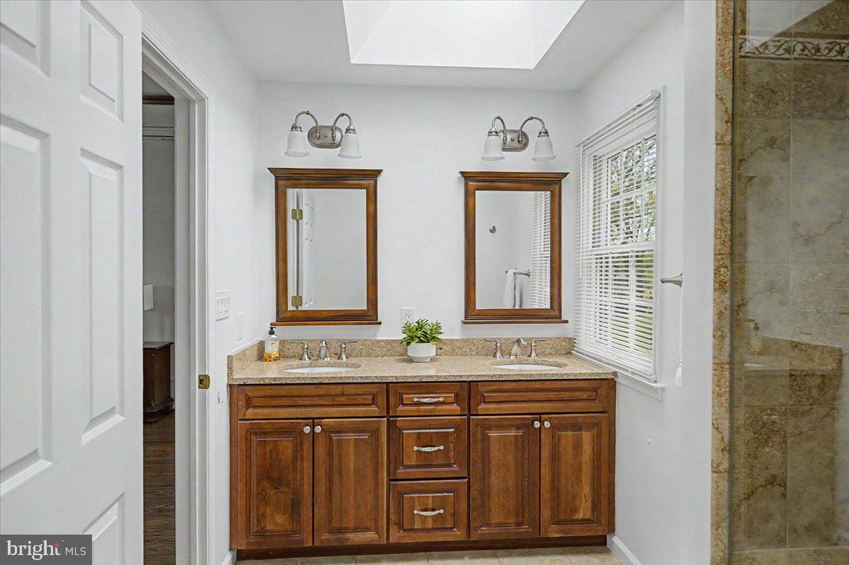 COTTAGEVILLE - Residential