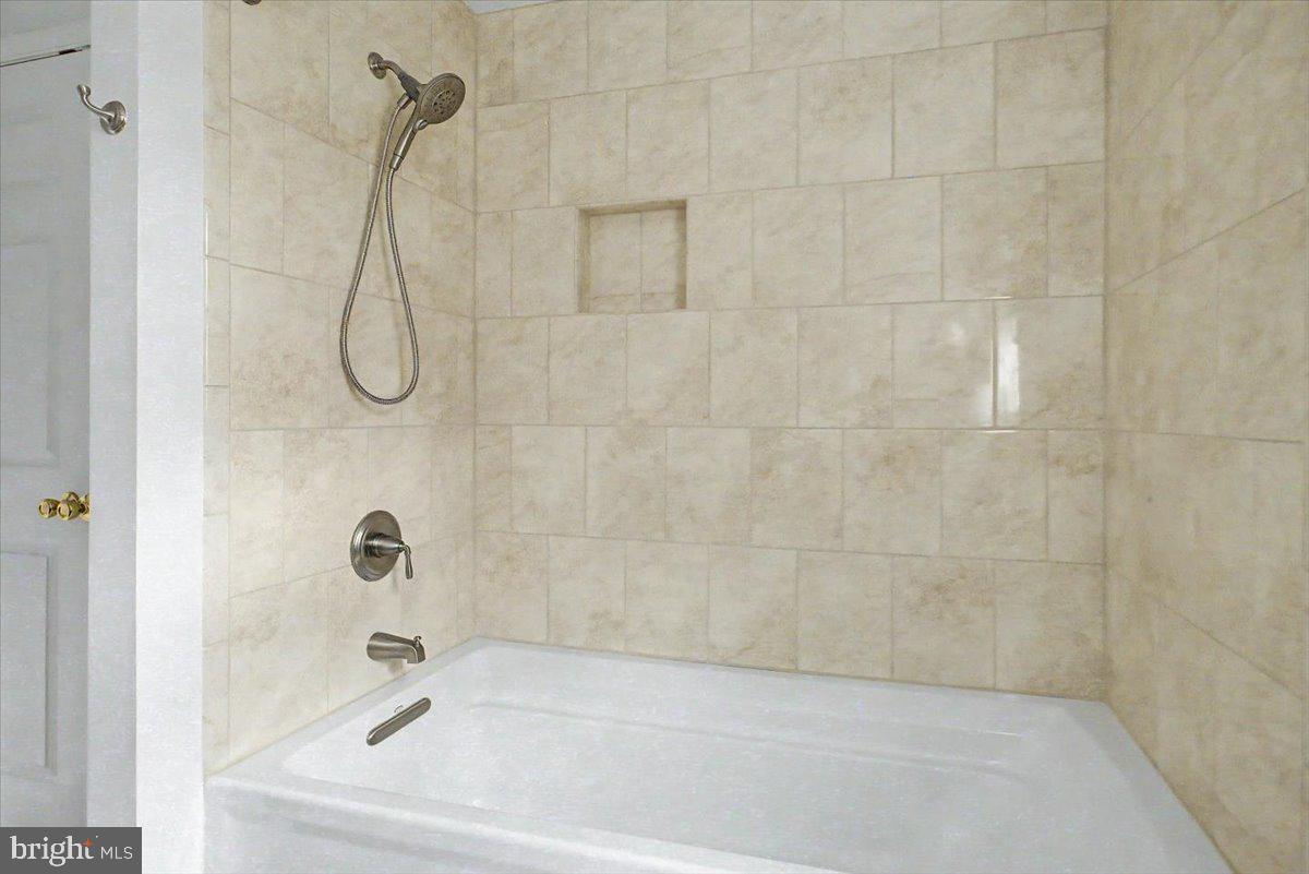 COTTAGEVILLE - Residential