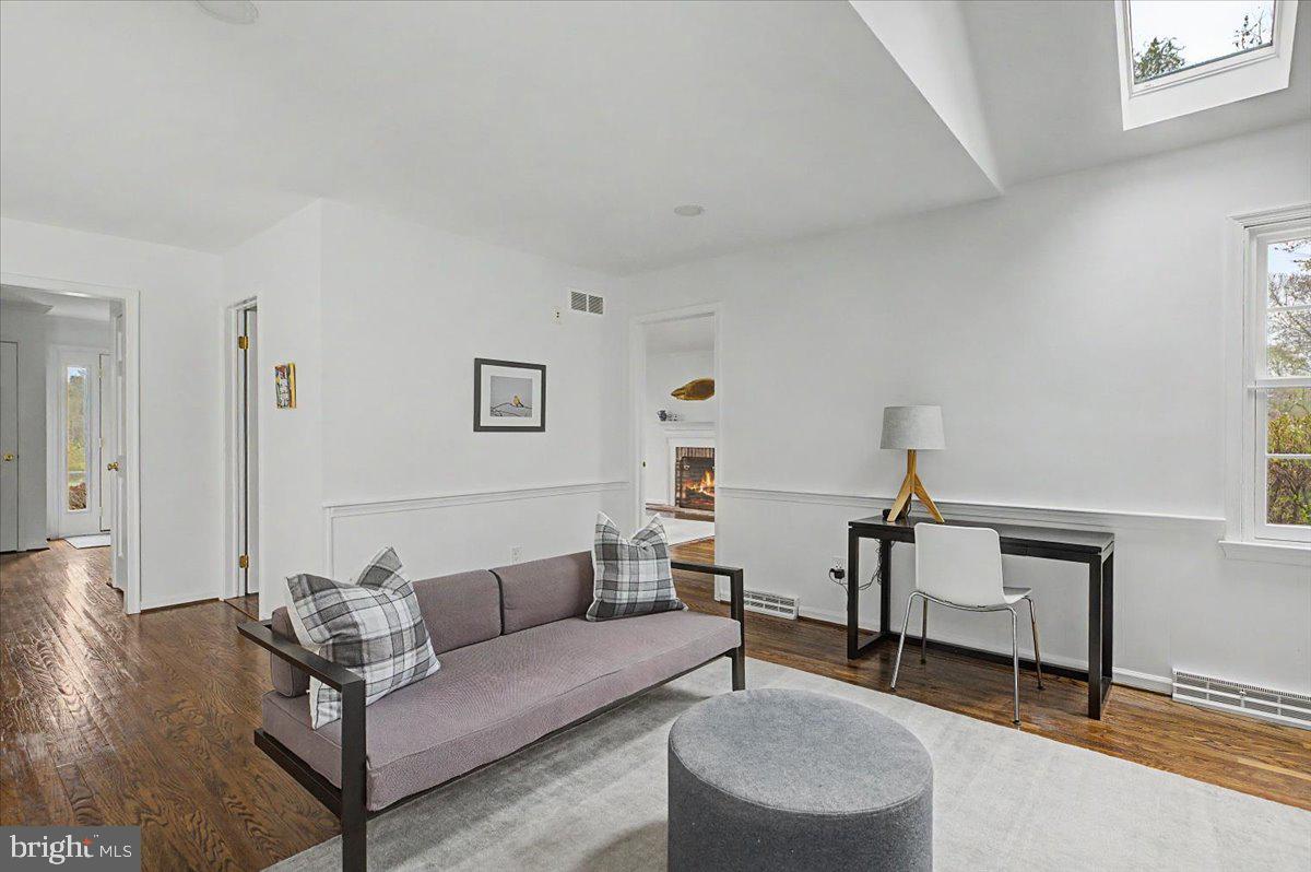 COTTAGEVILLE - Residential