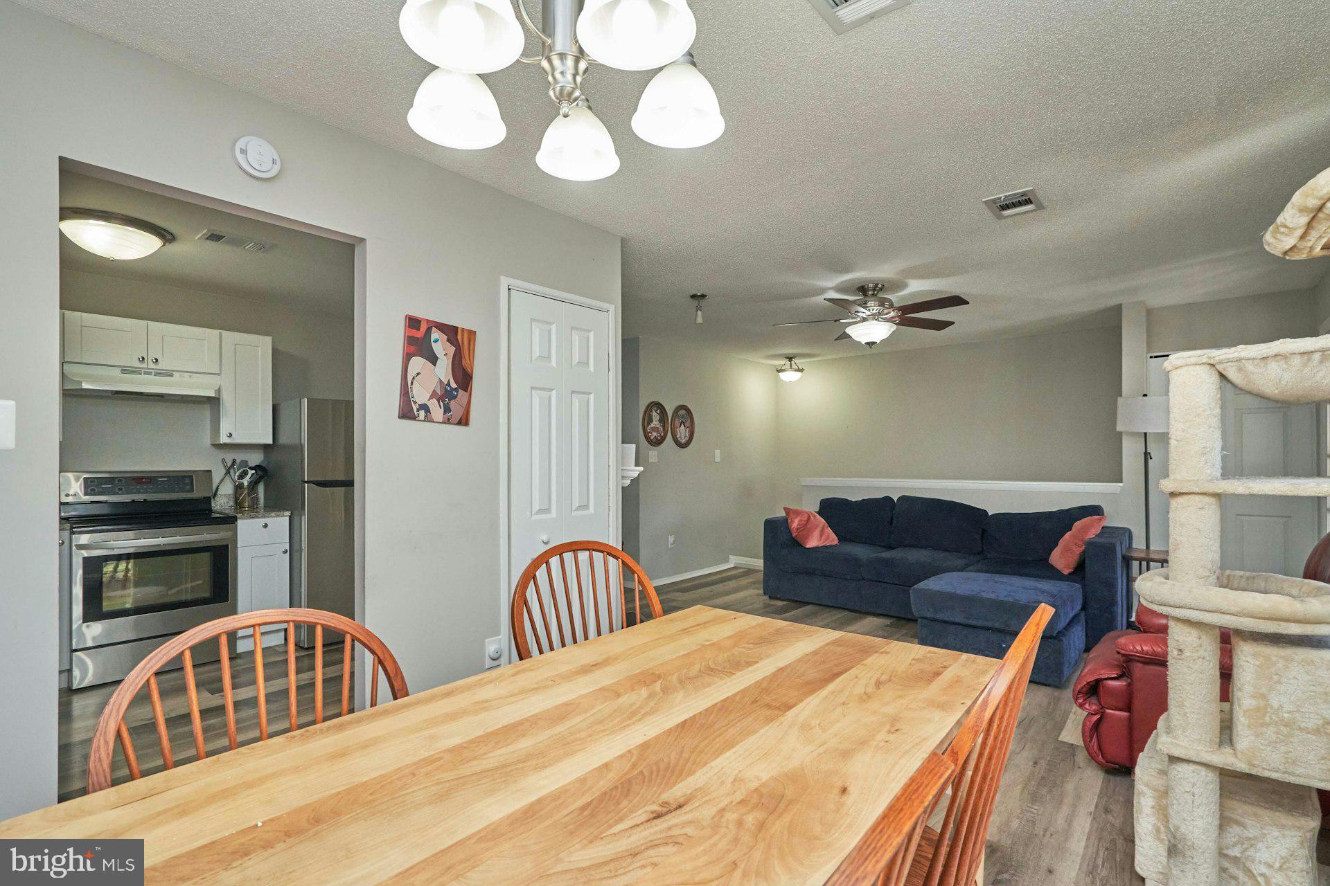 ROCKLEDGE CLUSTERS CONDO - Residential