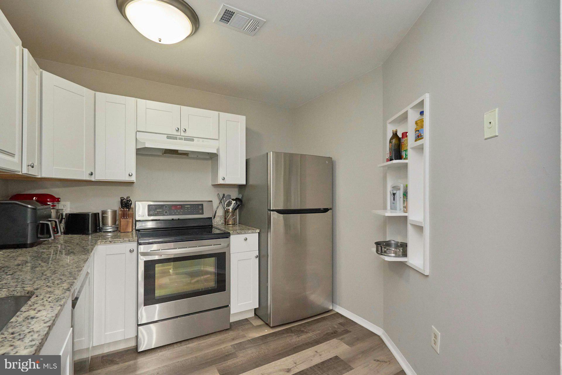 ROCKLEDGE CLUSTERS CONDO - Residential