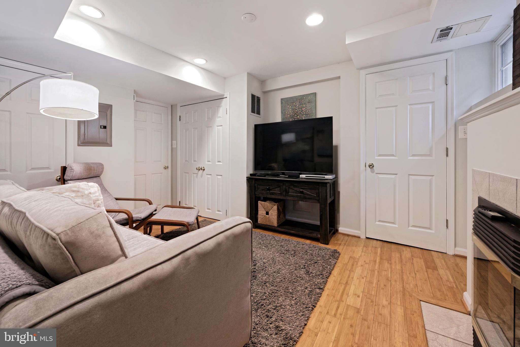 YATES GARDENS - Residential
