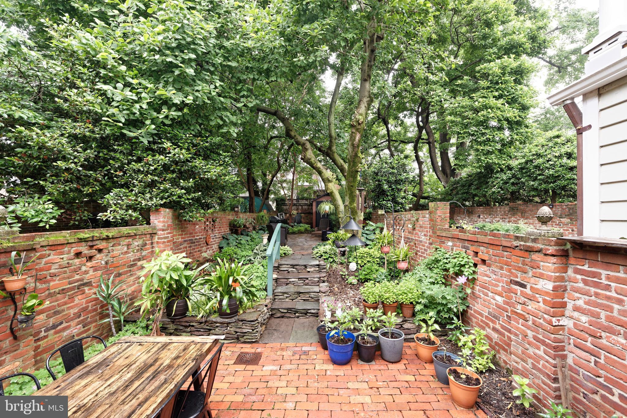 YATES GARDENS - Residential