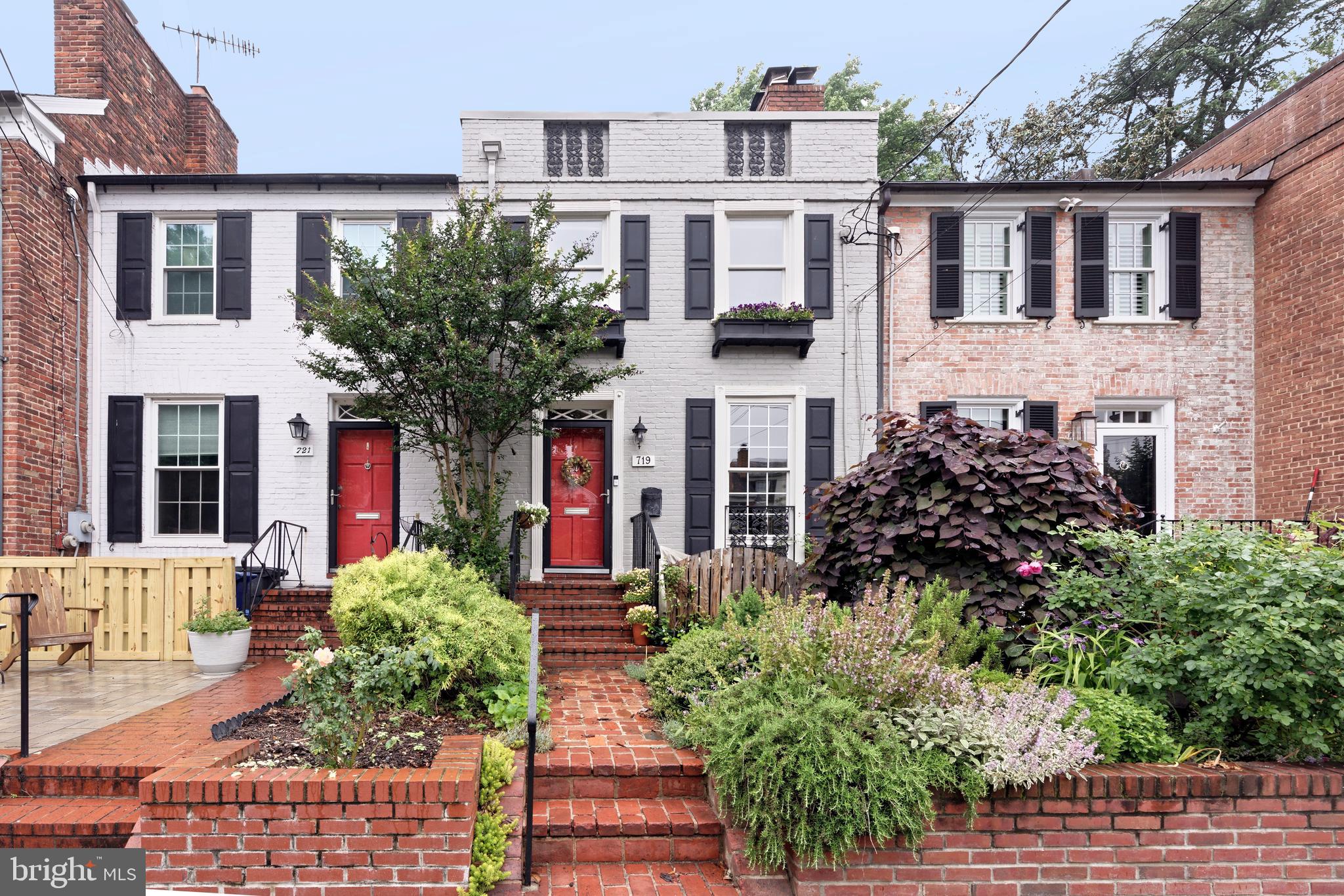 YATES GARDENS - Residential