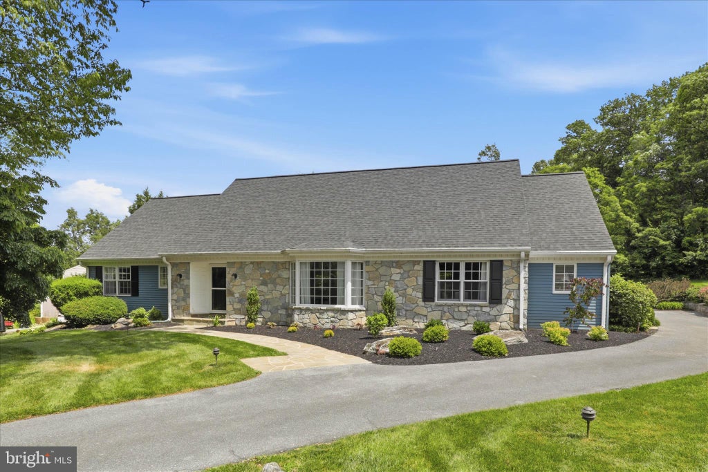 Photo of 24 Bentley Summit, LANCASTER, PA 17603 (MLS # PALA2089730)