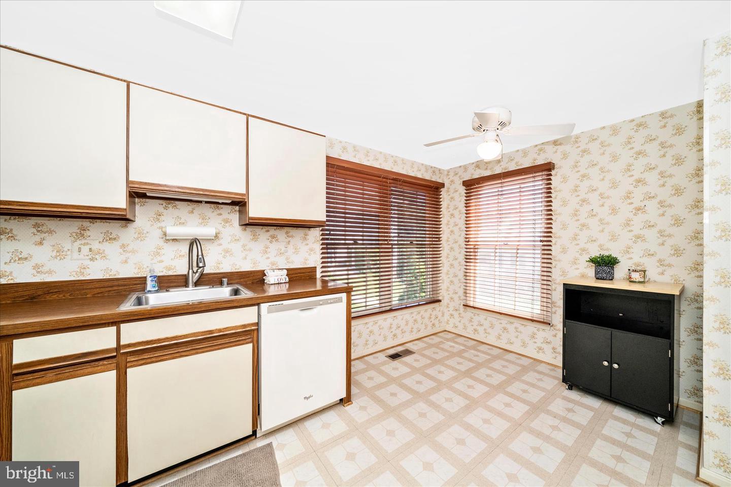20200 RAVENSDALE COURT