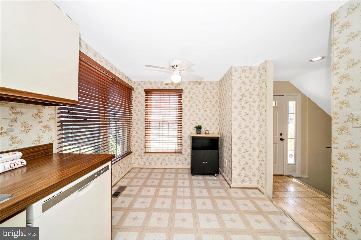 20200 RAVENSDALE COURT