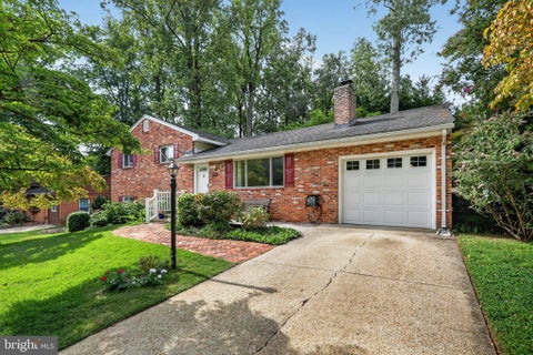 Photo of 5624 Queensberry Avenue, SPRINGFIELD, VA 22151 (MLS # VAFX2333730)