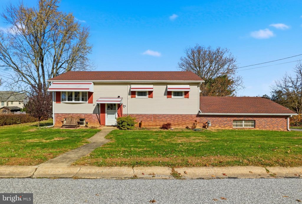 Photo of 55 Belmar Drive, DALLASTOWN, PA 17313 (MLS # PAYK2091844)