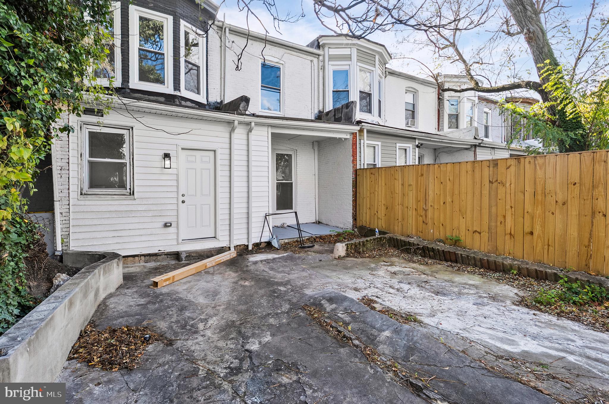 EVERGREEN LAWN - Residential