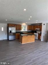 902 W POPLAR ROAD