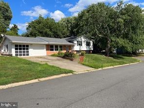 Photo of 902 W Poplar Road, STERLING, VA 20164 (MLS # VALO2138468)
