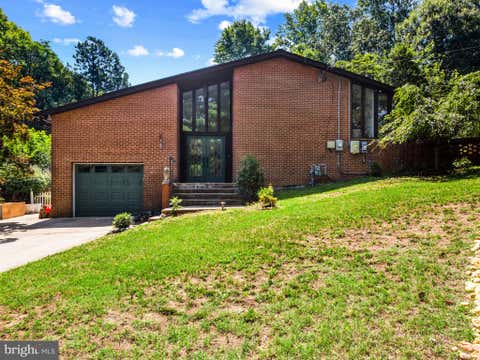 Photo of 1811 Clayton Drive, OXON HILL, MD 20745 (MLS # MDPG2213784)