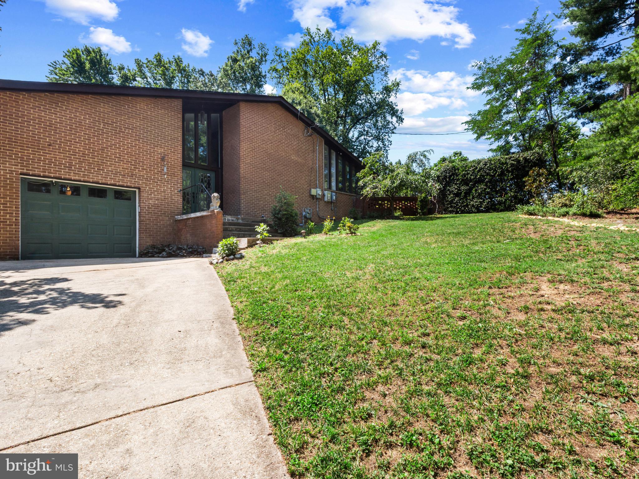 1811 CLAYTON DRIVE