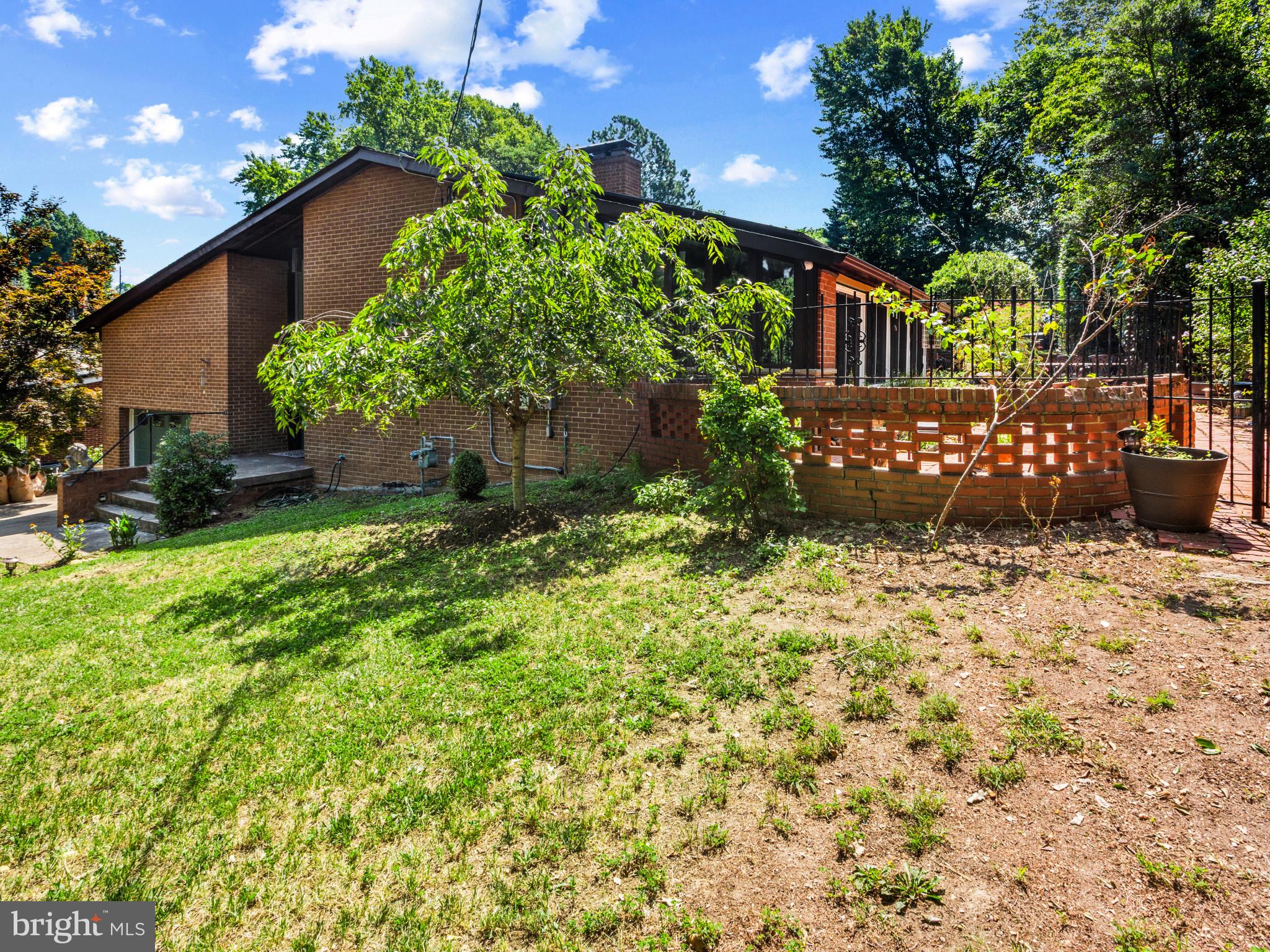 1811 CLAYTON DRIVE