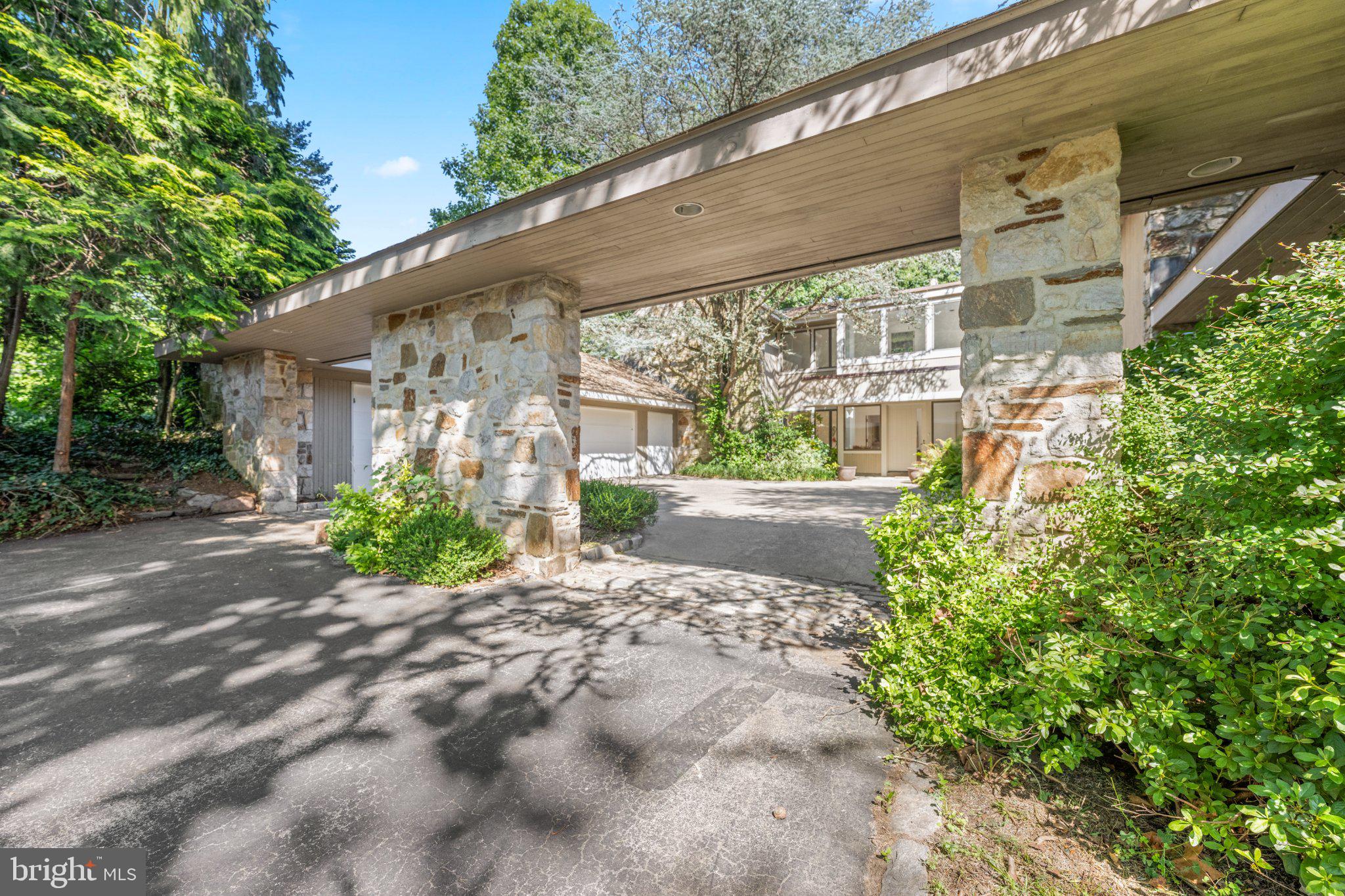 1095 BARON DRIVE